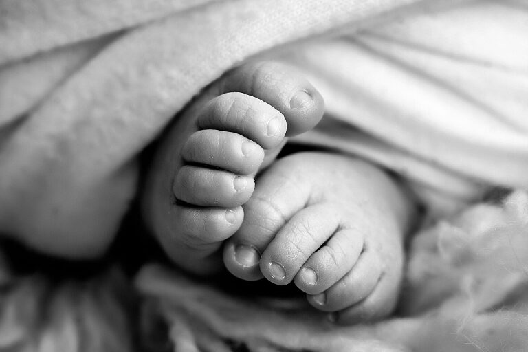 black and white photo of baby toes, fort worth texas photographer